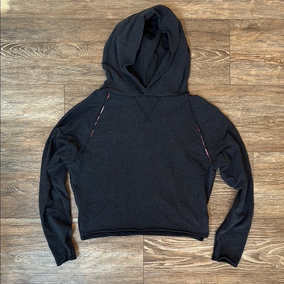 Lululemon Heathered Black Cropped Please Me Pullover Women's est Size 8 - Picture 1 of 9